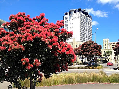 Bay Plaza Hotel
