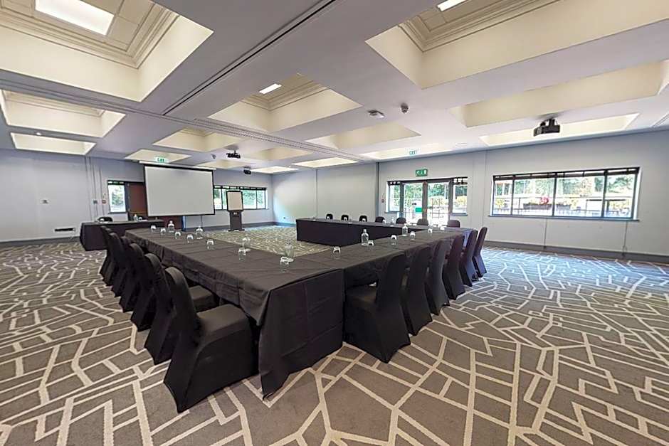 Village Hotel Leeds North