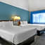 Econo Lodge Inn & Suites