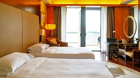 2 Twin Beds With Lake View And Club Access