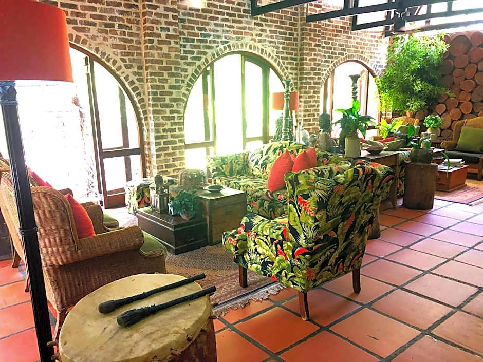 Shangri-La Country Hotel & Spa