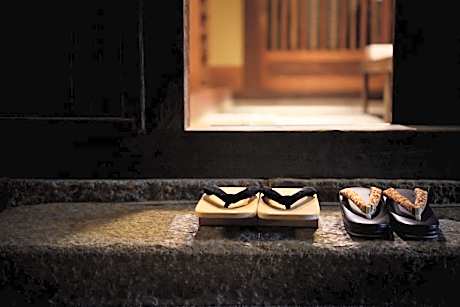 Family Room with Garden View