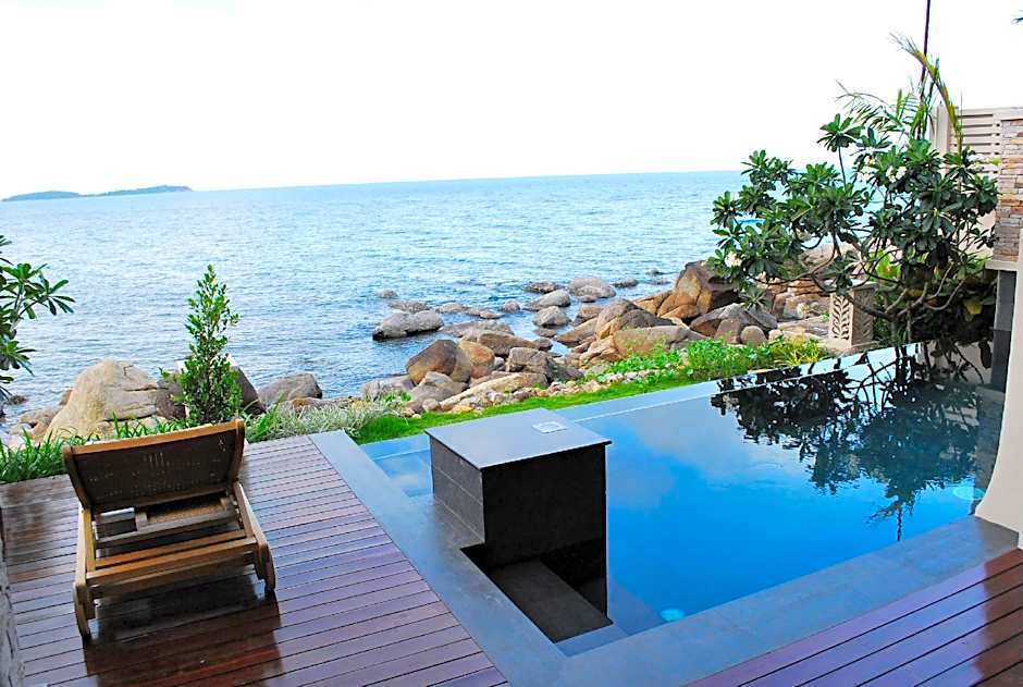 Sea Front Pool Villas by The Sarann