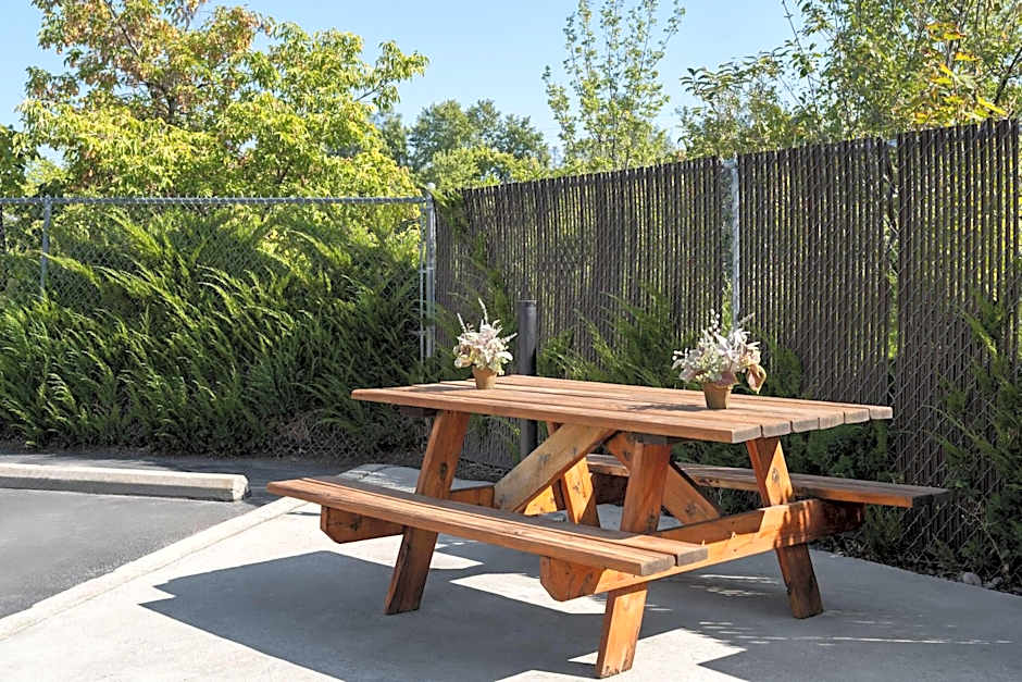 Super 8 by Wyndham Kalispell Glacier National Park