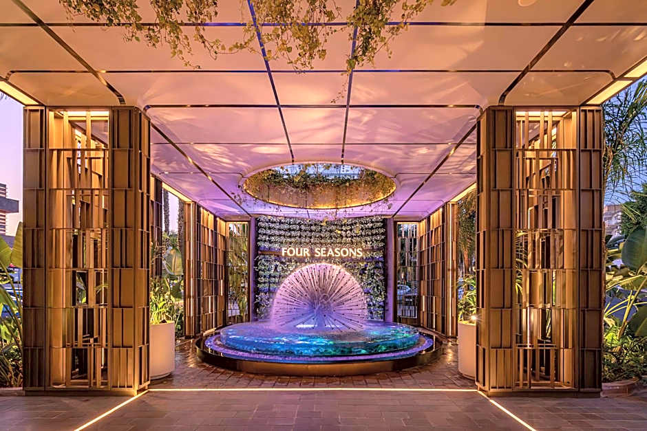 Four Seasons Hotel