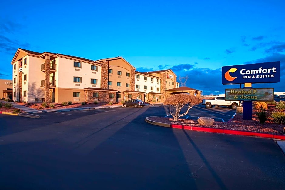 Comfort Inn & Suites Page at Lake Powell