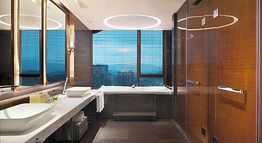 Sheraton Yunfu Xinxing Hotel