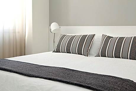 Apartment with Courtyard View