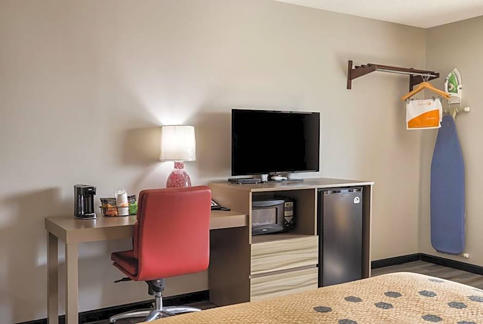 Econo Lodge Inn & Suites Canandaigua - Fingers Lake Area