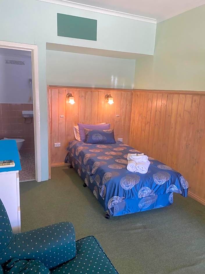 Paddle Steamer Motel