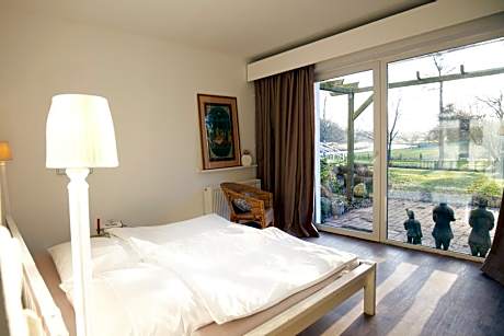 Apartment with Lake View