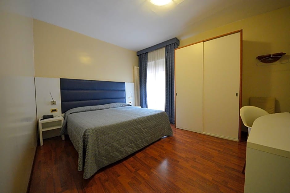 Hotel University