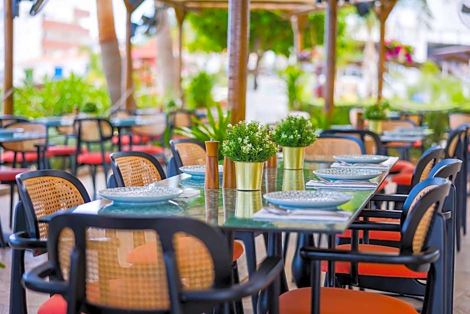 Cavo Maris Beach Hotel