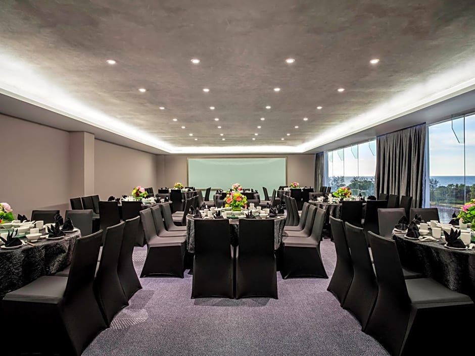 Pullman Miri Waterfront