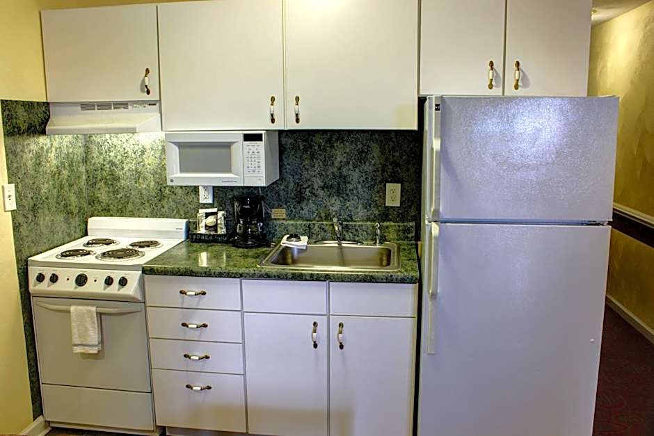 Luxbury Inn & Suites