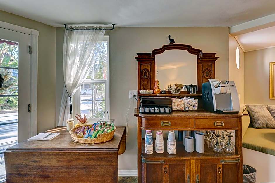 Pelican Cove Inn