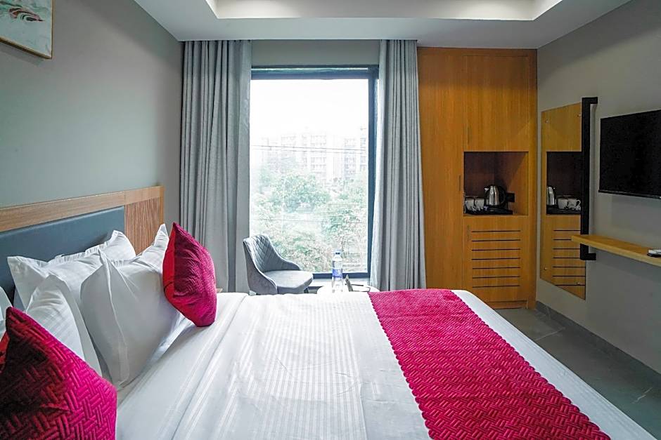 Saltstayz Select - Golf Course Road & Sector 57