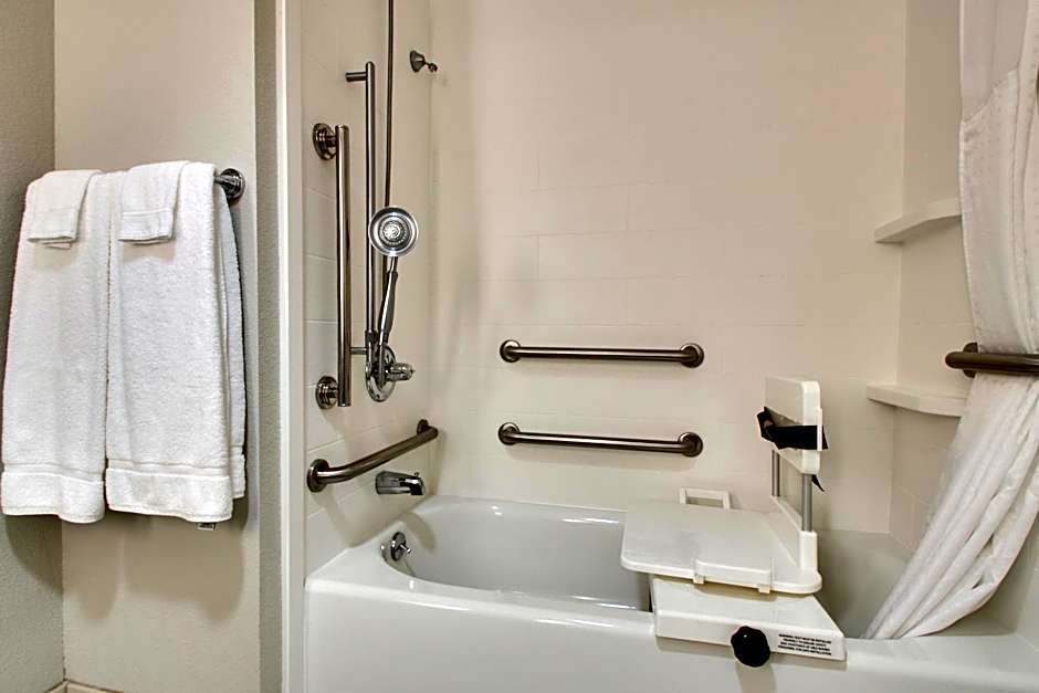 Holiday Inn Express Hotel & Suites Cedar Rapids I-380 at 33rd Avenue By IHG