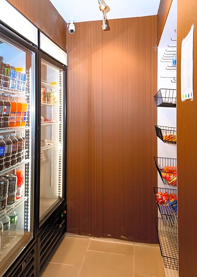 Days Inn & Suites by Wyndham Niagara Falls/Buffalo
