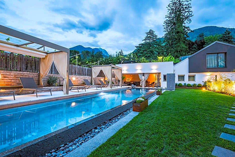 Merangardenvilla adults only