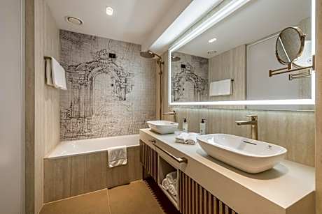 Premium room with balcony and jacuzzi 