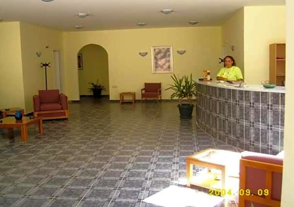 Amfitriti Hotel & Studios