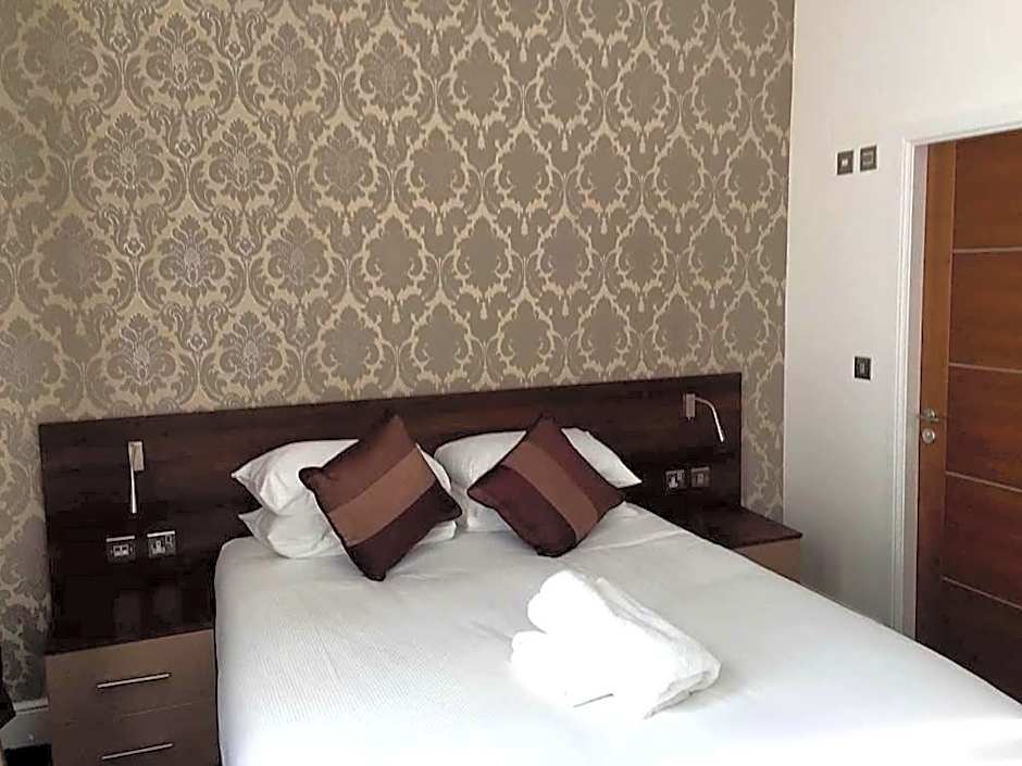 Photo 1 of 4 of Deluxe 1 King Bed