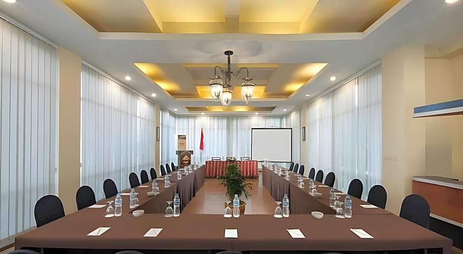 Royal Hotel and Convention Tretes