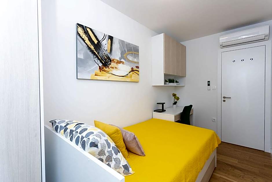 Apartment - free parking in garage , mountain and seaview , quiet neighbourhood