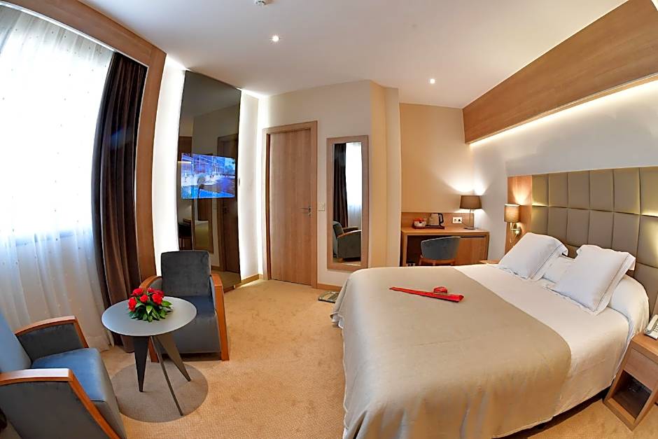 Lamaraz Hotels