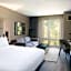 AC Hotel by Marriott Boston Cleveland Circle