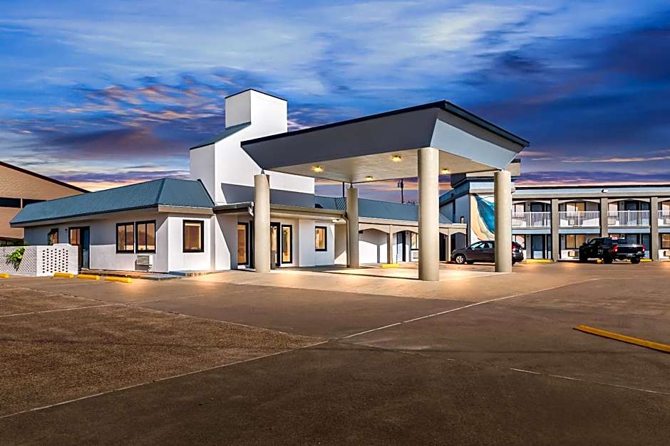 Quality Inn & Suites Port Lavaca near Lighthouse Beach