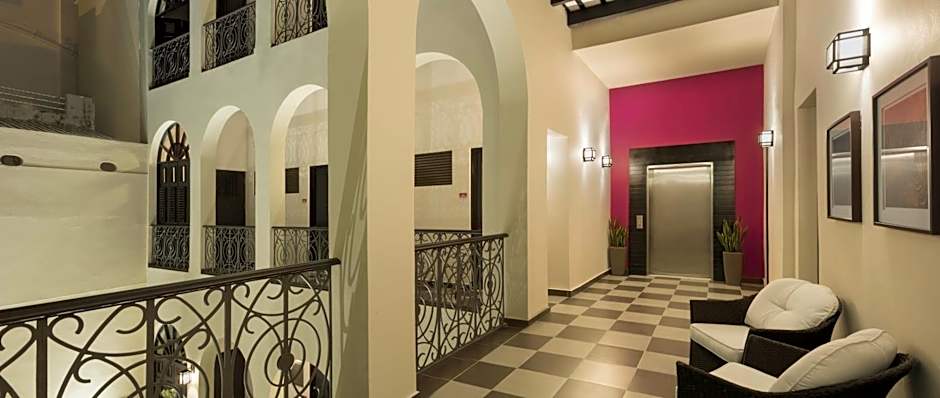 Decanter Hotel