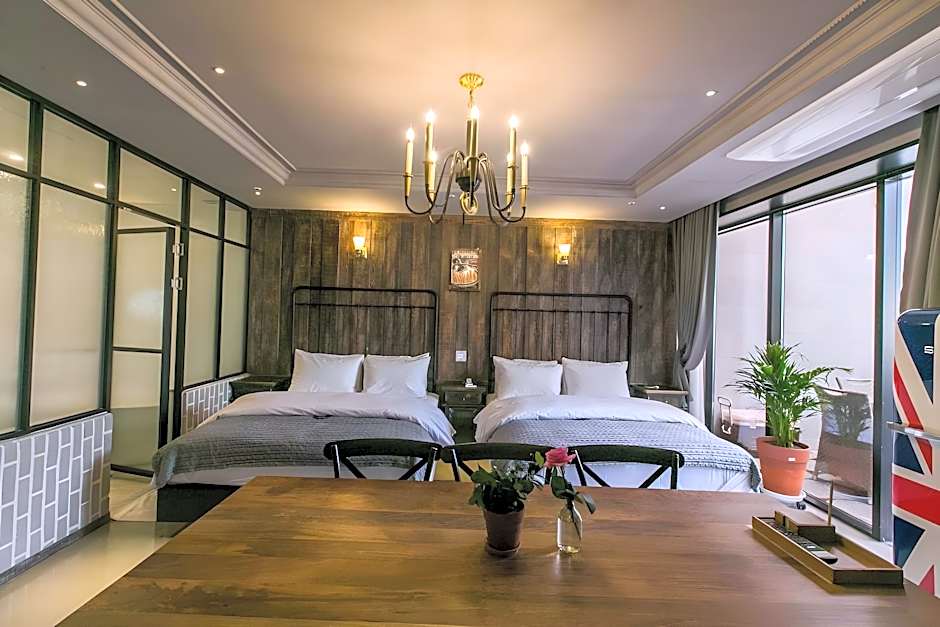 Hotel February Dong Seong Ro