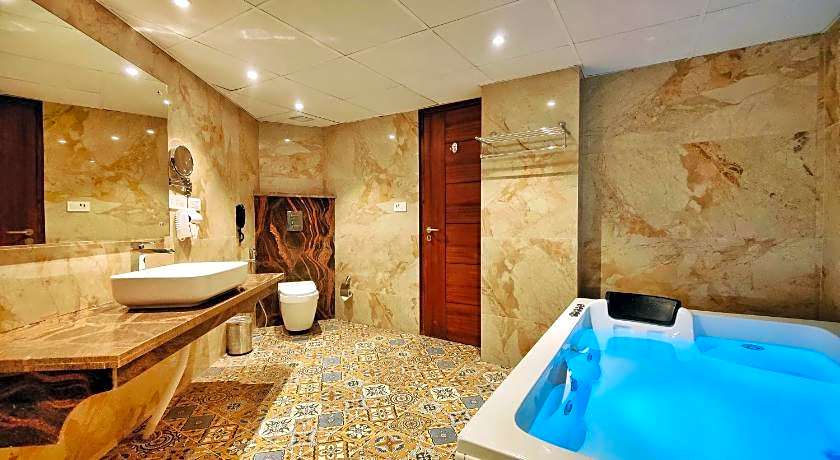 Royale Retreat Hotel And Spa Near Mall