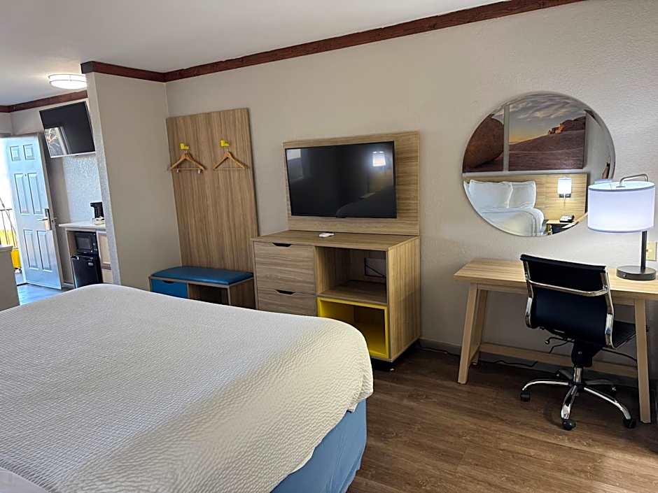 Days Inn by Wyndham Suites Fredericksburg