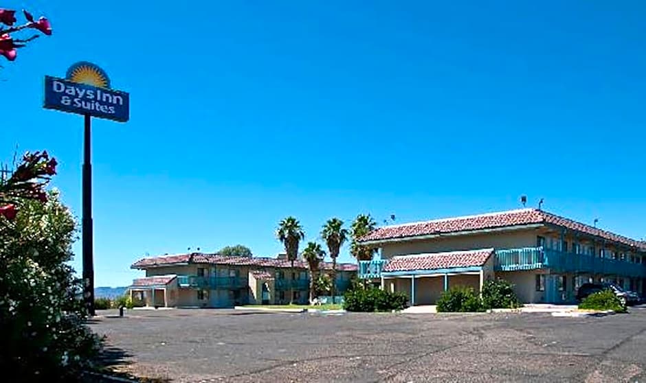 Days Inn & Suites by Wyndham Needles