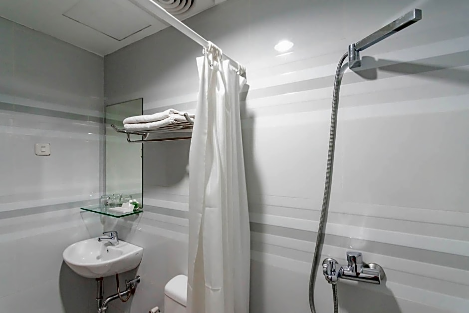 Urbanview Hotel Syariah Dapen Pontianak by RedDoorz