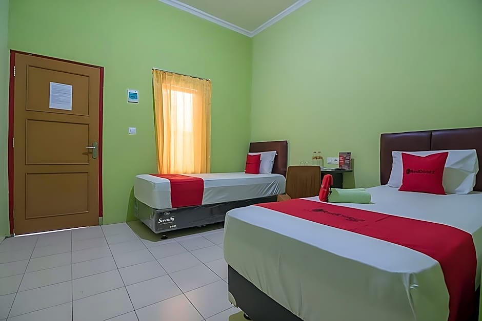 RedDoorz near Kampus UMP Purwokerto