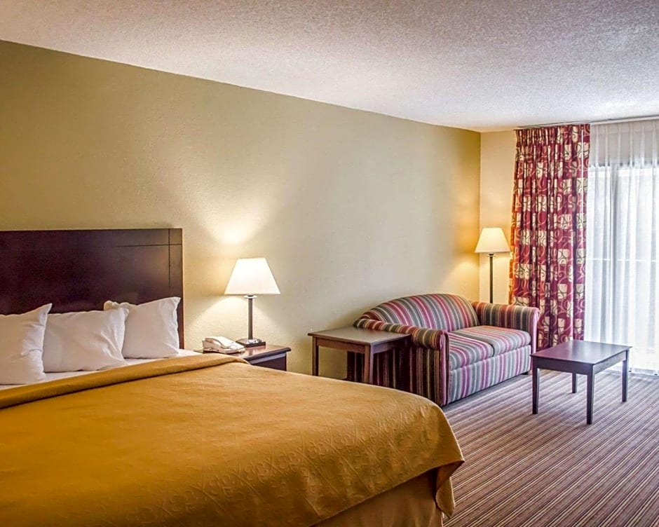 Quality Inn & Suites Pensacola Bayview