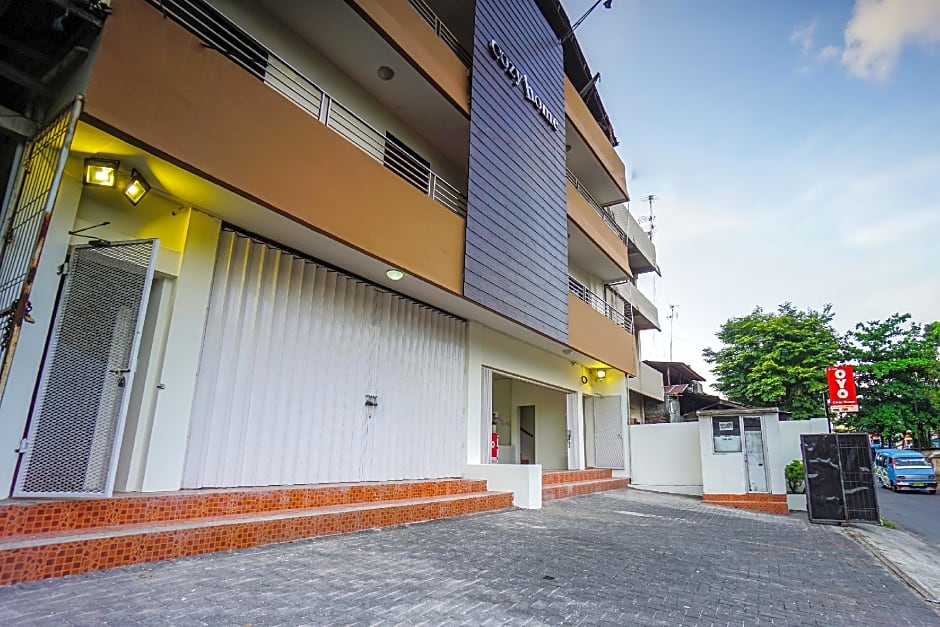 Super OYO 1838 COZY Home