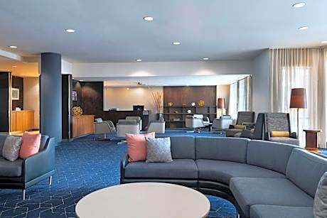 Courtyard by Marriott Omaha Aksarben Village
