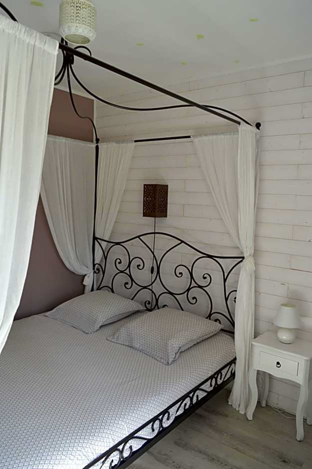 Au Coeur Du Bien Etre, chambre d'hôtes avec piscine chauffée et couverte, SPA, sauna, massages