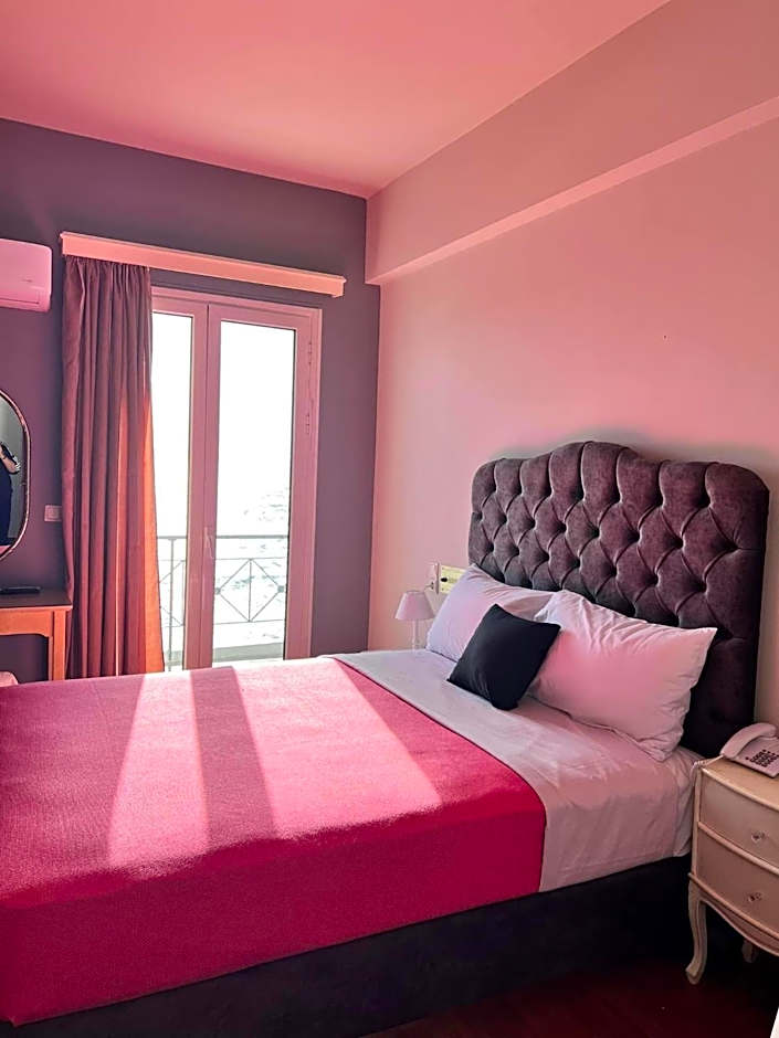 Queens Leriotis Hotel