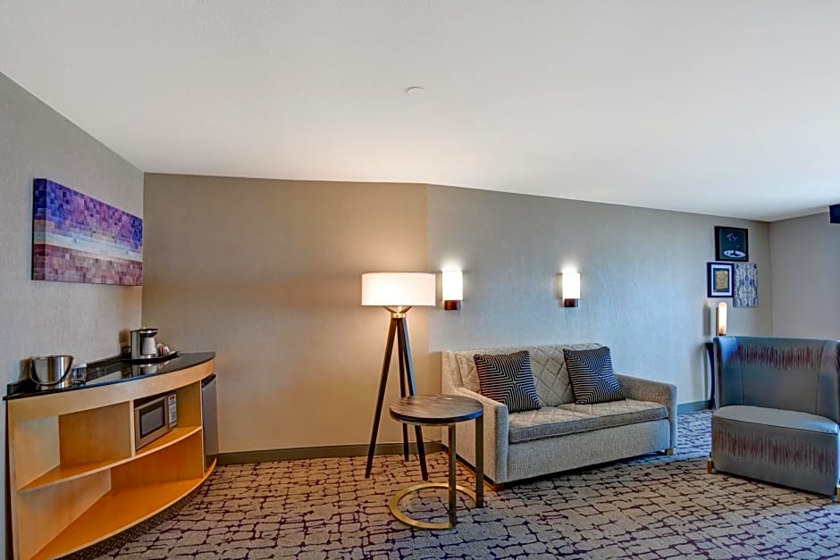 DoubleTree by Hilton Baton Rouge