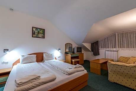 Family Mansard (2 Adults + 2 Children)