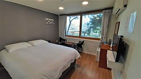 Famliy Room with 1 Double Bed for 6 people