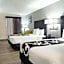 La Quinta Inn & Suites by Wyndham West Palm Beach - Florida Turn