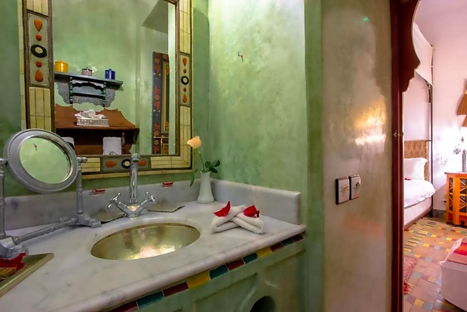 Riad Kaiss By Anika