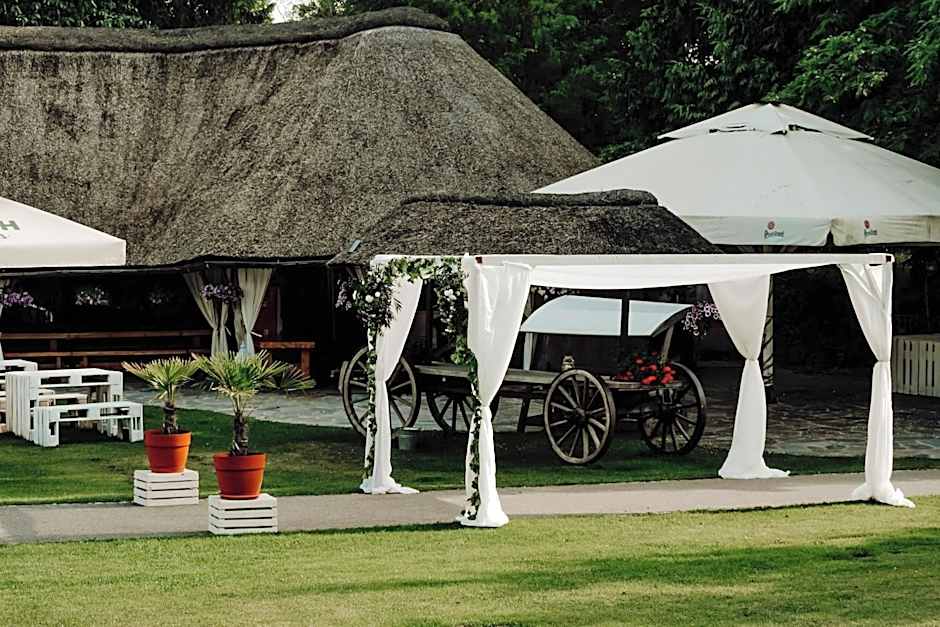 Dom Wypoczynkowy "Pod Strzechą" w Giewartowie